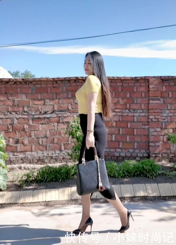 细节决定成败，微胖妹子穿搭紧凑，这种紧绷感看着太勒