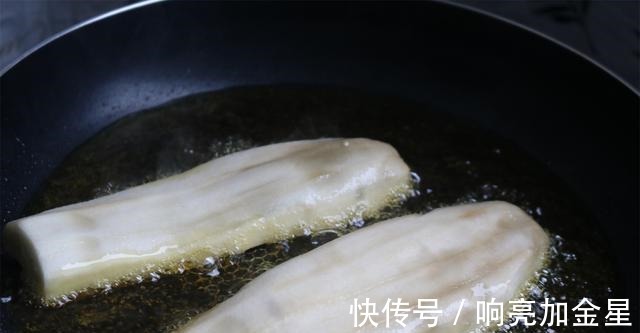 搅拌均匀|茄子换种吃法,一蒸二煎三焖,香味浓郁口感滑嫩,盖饭算一绝!