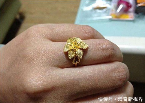 右手|“黄金戒指”是戴左手,还是右手有些人总乱戴,闹笑话了!