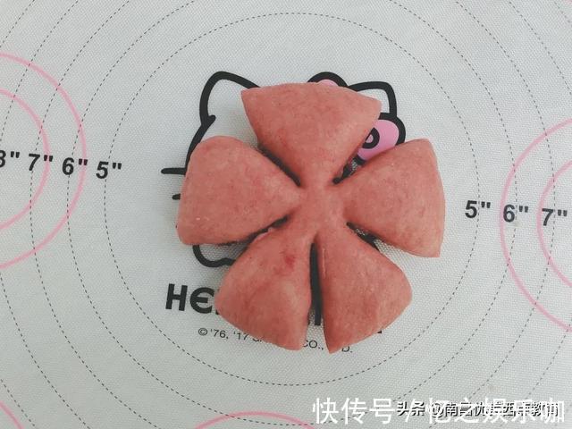 135g|女生都会喜欢的面包,小熊花骨朵面包可爱好吃两不误