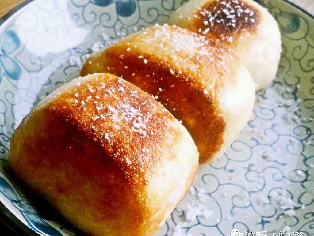 饭桌#很多中国人的饭桌上常常离不开馒头,那么馒头这个词是怎么来的?