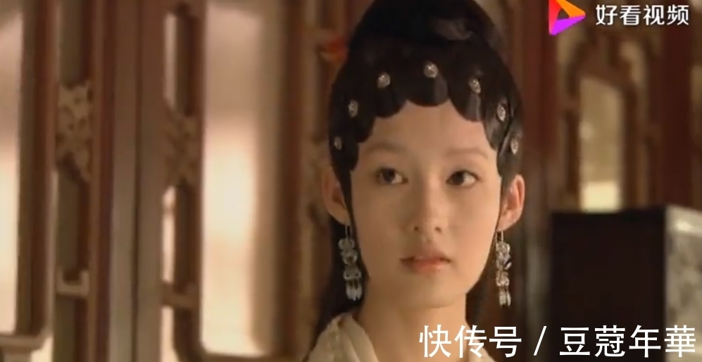 含丹$同样是“宝玉看呆宝钗”,老版宝黛钗太可爱,新版像大型宫斗现场