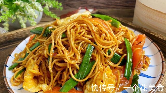 拿挂面做炒面,煮完就炒是大忌,多加2步,根根分明不坨还不粘锅!