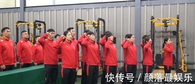 意大利队|国际滑联闹大乌龙,比赛少滑一圈没发现,害的中国队到手奖牌飞了