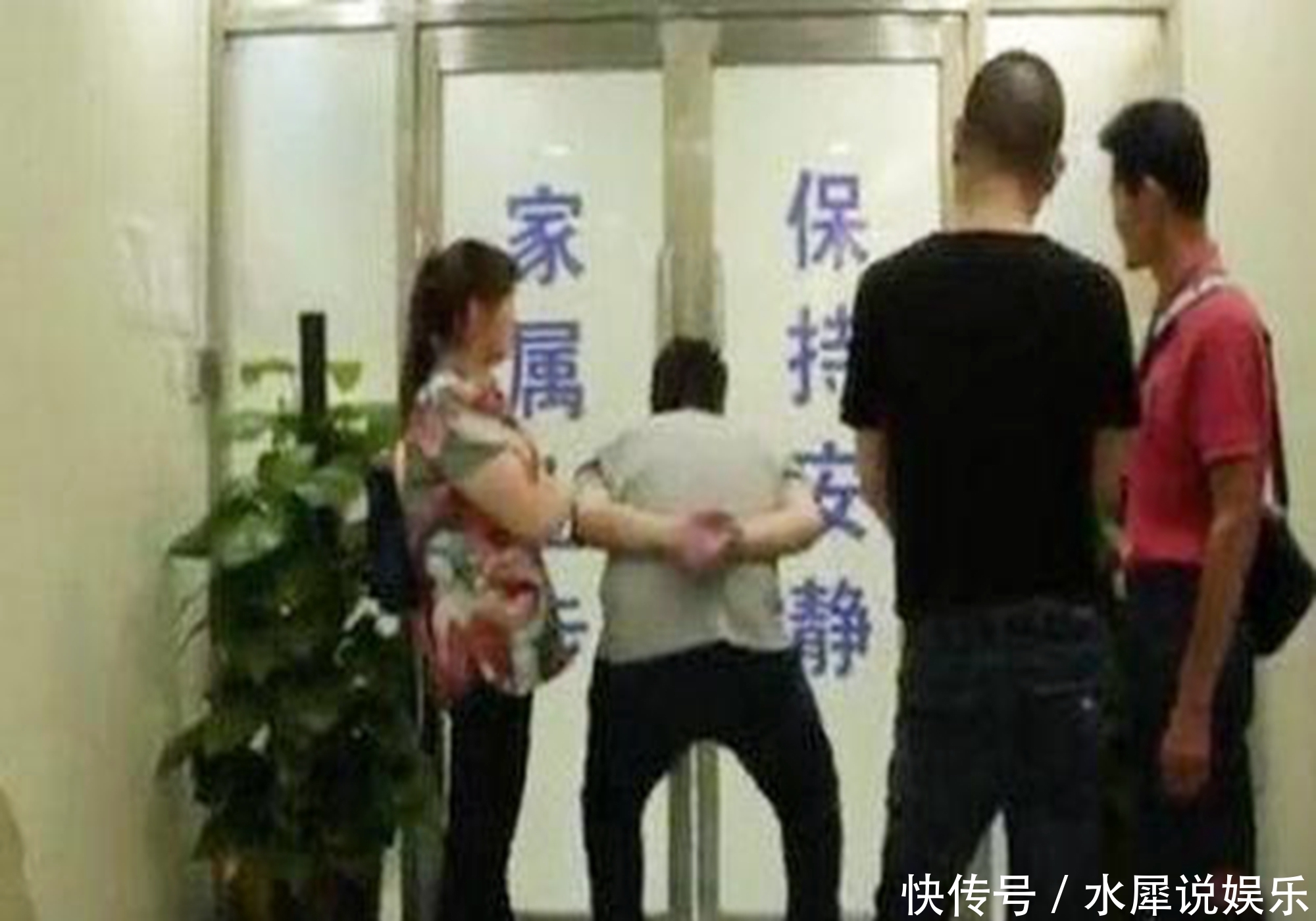 巴掌|产妇分娩骂个不停,丈夫反手一巴掌,“啪”的一声整个产房安静了