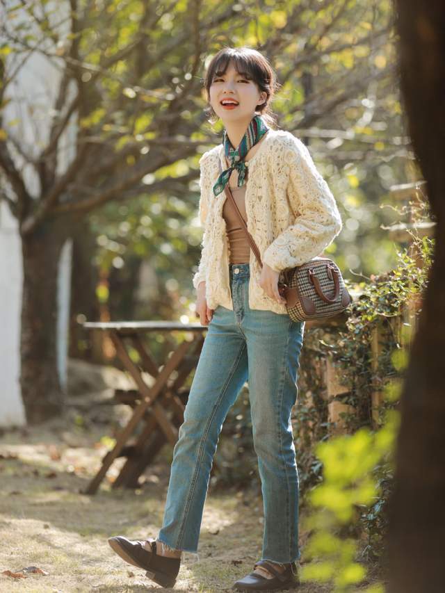 背带裙|会穿的人那么多,要怎样穿才不逊色呢?衬衫+ 牛仔裙简约时尚