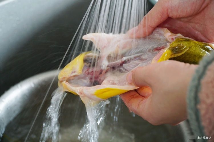  季节|这个季节最该吃的鱼，煲汤鲜过鲫鱼汤，15元一斤，看见别放过