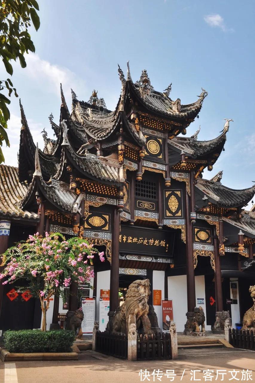 井盐|去年才通高铁,这座“十八线”国内小城,凭什么就火到了国外?