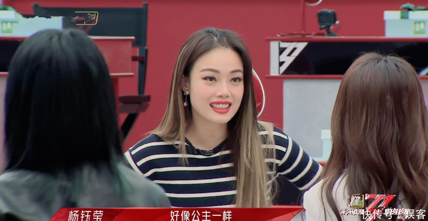 下意识鞠躬,张柏芝不敢给她纠正名字读音