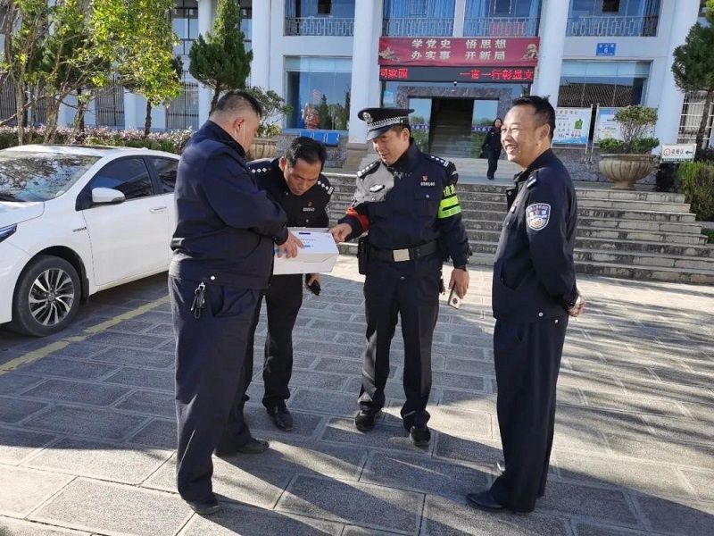 野鸭|幼鸭“逛”医院，民警接力“送”回栖息地