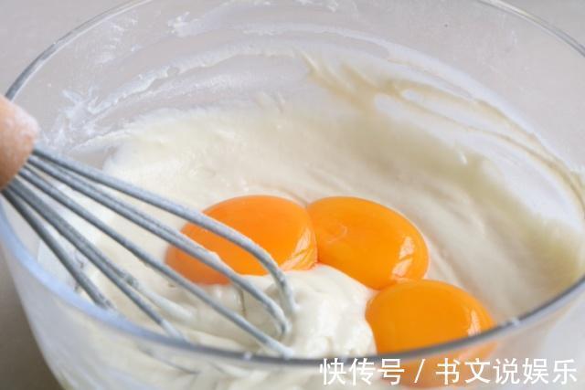 剩米饭也能做蛋糕加鸡蛋一起打发,口感软糯还有营养