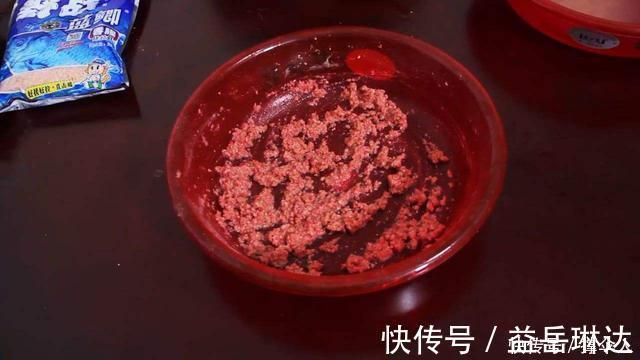 鲫鱼|除了单打独斗，蓝鲫搭配这几种饵料，渔获能翻倍，皇禾渔具