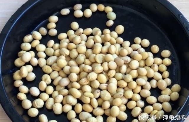 黄豆|1碗黄豆，2个鸡蛋，没想到这么好吃，不蒸不炸，出锅一会就光盘