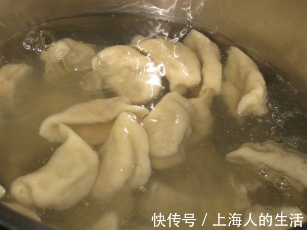 用此种菜包饺子那才叫一个香，比韭菜馅好吃，孩子吃了两大盘