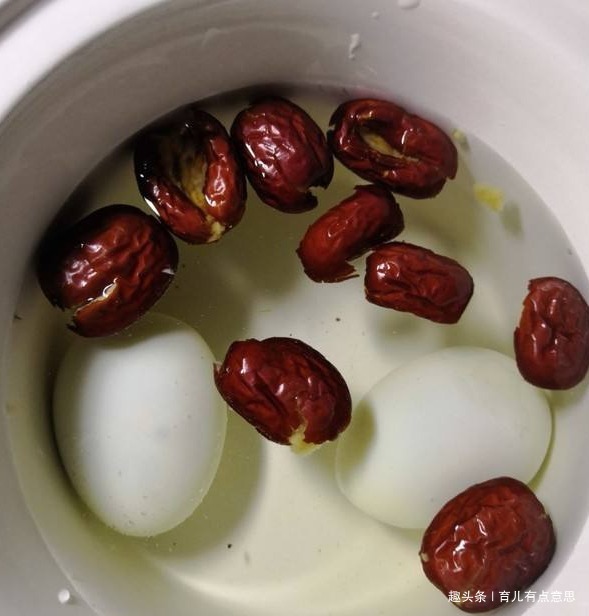 养胃|女人别亏待自己,多喝这碗汤,称穷人的阿胶,养胃补血,肌肤水灵