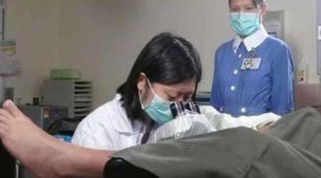 不好意思|顺产生娃最尴尬的就是“拉粑粑”,知晓原因才不慌,别不好意思看