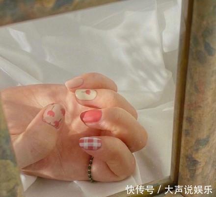 冬天最火的“ins风美甲”来袭了，显手白又高级！