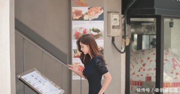 美人鱼|美女鉴赏:樱絮刺绣雕花藏蓝美人鱼尾裙