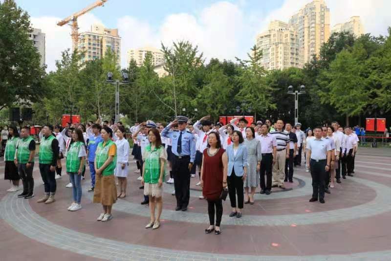 展示馆@在国歌纪念广场唱响国歌，这个区的庆祝中华人民共和国成立72周年主题宣传活动让人心潮澎湃