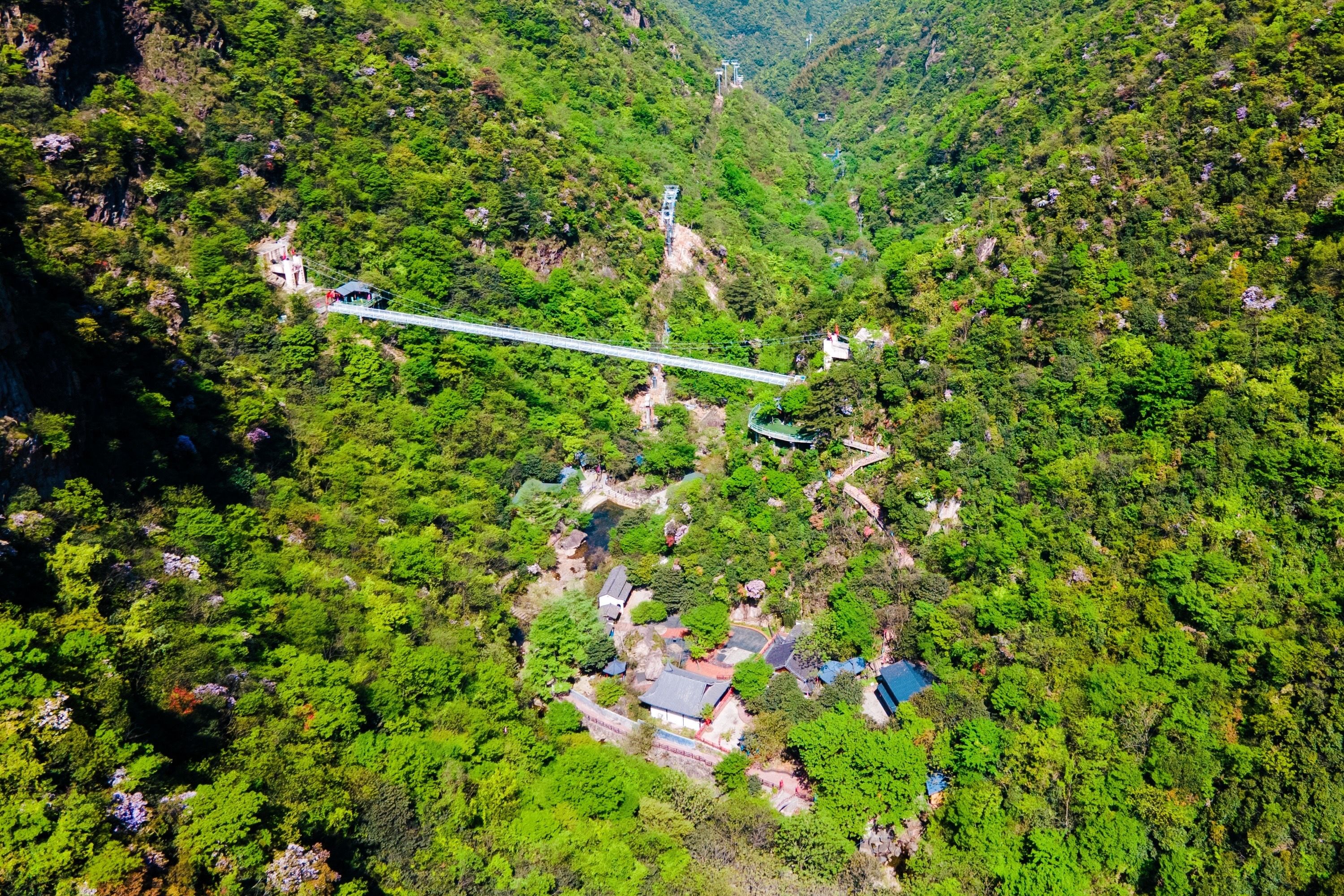 安吉浙北大峡谷，北纬30度线上的奇特山景，九大游乐项目等你挑战