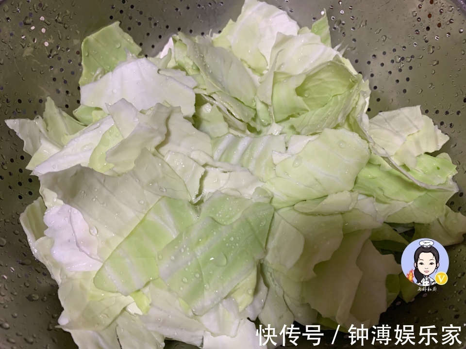 调味汁|炒包菜时，别直接下锅炒，掌握1个诀窍，包菜又香又脆不出水！