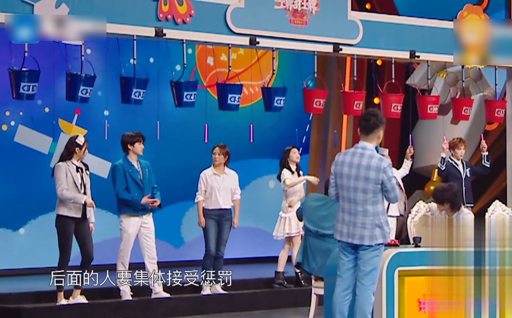 钟汉良黄晓明被泼水，素颜状态被镜头拍，两人“不老男神”无疑了