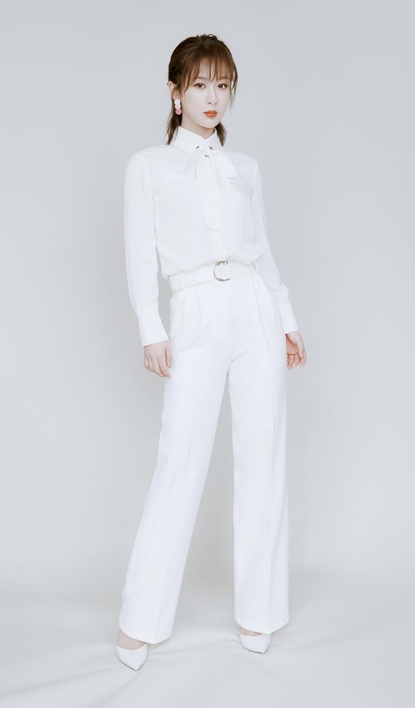 小姐姐|霍汶希带火了一种穿法,叫“衬衫+阔腿裤”,干练利落又有气场