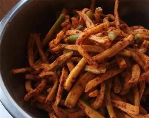  萝卜此做法，又脆又辣，吃了30年都没吃腻，一个冬天都不坏