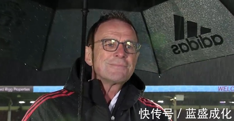 拳击赛|曼联赛前一天卡瓦尼看拳击赛,遭球迷痛斥!因伤病已确定无法参赛!