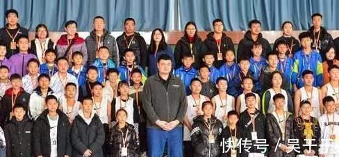 篮球|41岁姚明近况:400斤体重令人担忧!30亿身家却兢兢业业奉献男篮