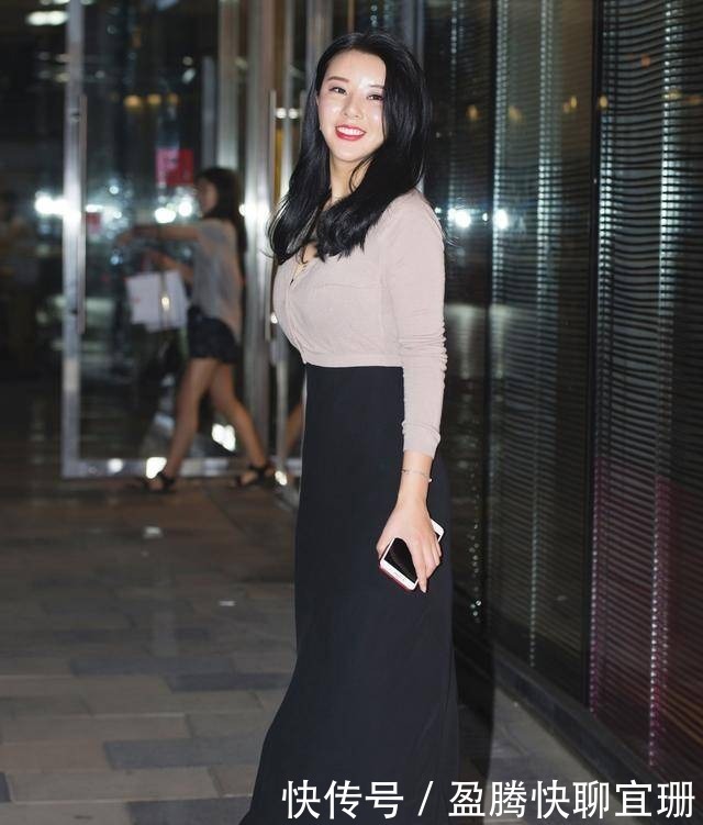 紧身|杏色的开衫，紧身的设计穿出了成熟的美，长发齐肩更是优雅迷人