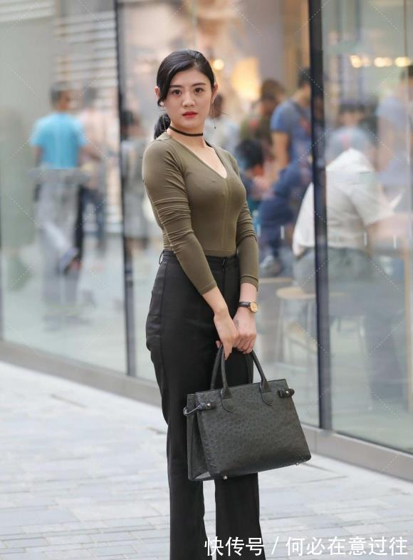 墨绿色|女生会穿搭就是美，墨绿色打底衫配直筒裤，清新恬静有魅力
