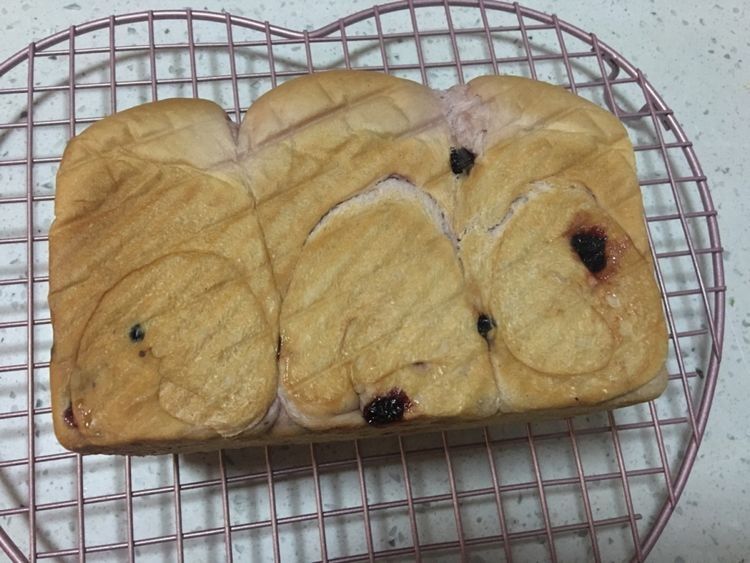 新手容易上手的紫薯蓝莓吐司，1次发酵简单又省事，美味又松软