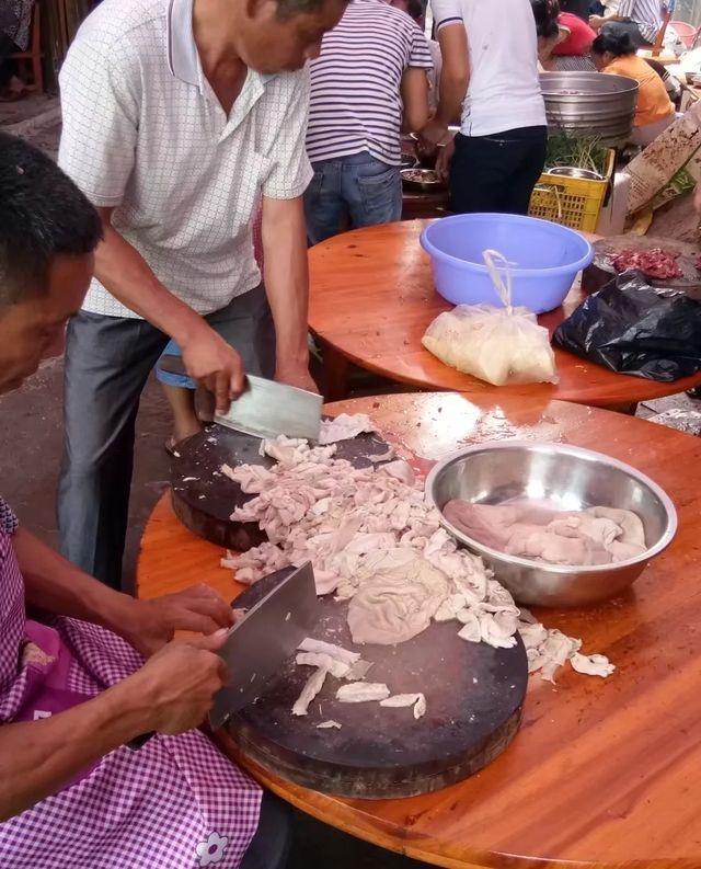 农村|带城里媳妇回农村喝喜酒,花了30份子钱,一上菜她哭了