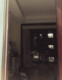 |搞笑段子:在外面吃面,对面有一萝莉跟她爹,同吃一碗。