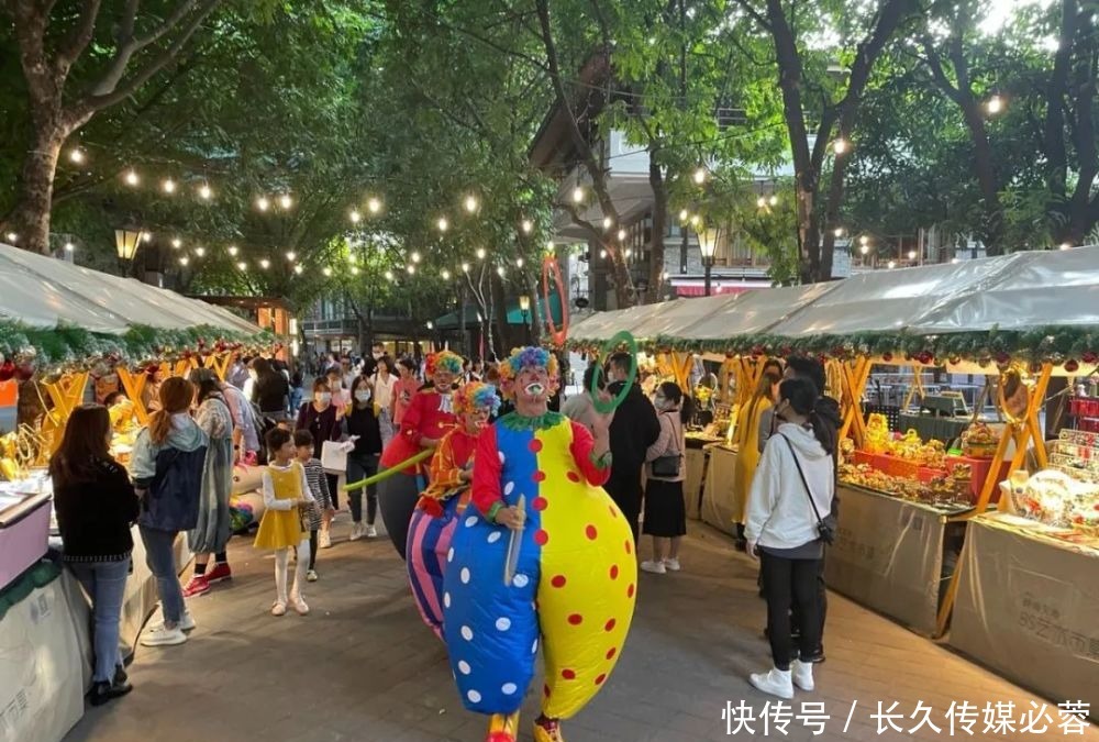 岭南天地|地铁直达看光影艺术,“神秘发光巨兔”华南首展等你来撸兔!