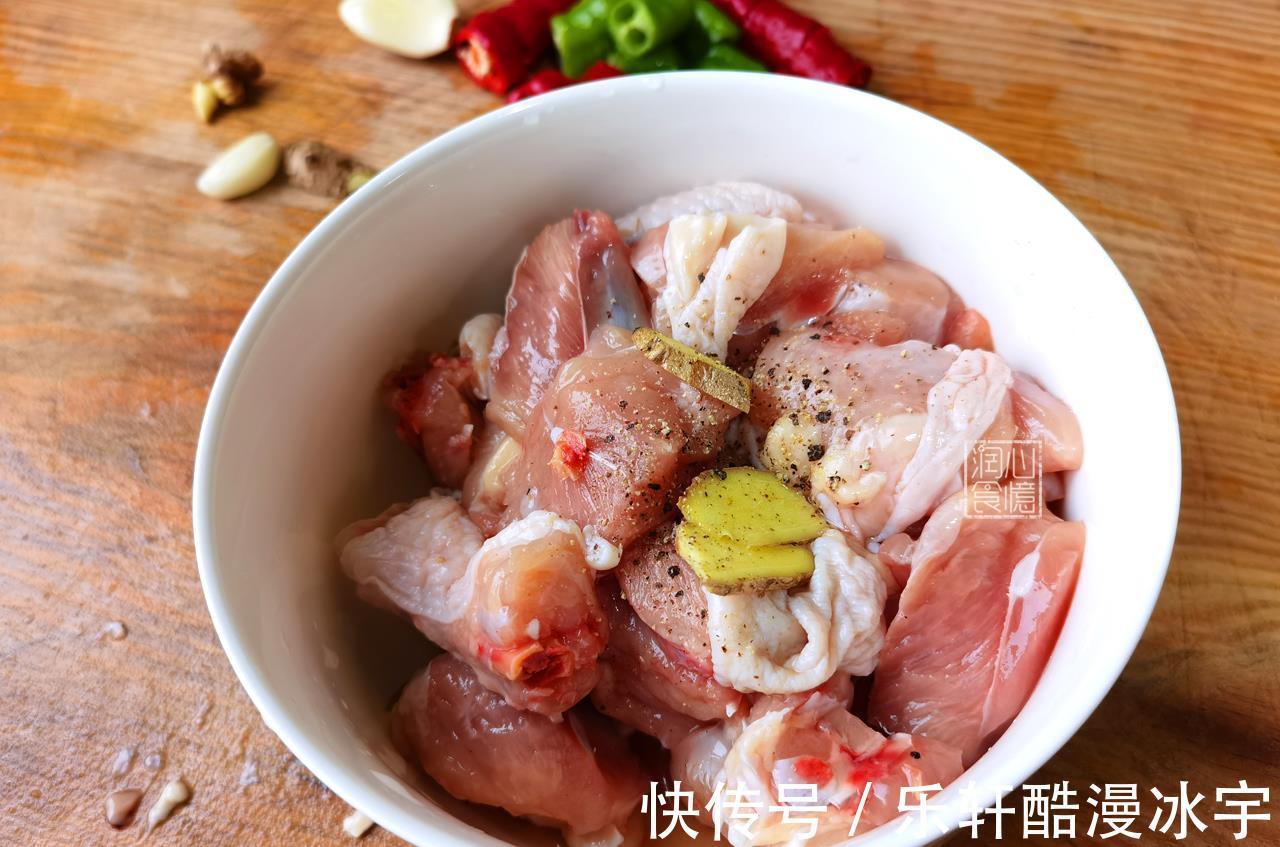 step|做焖烧鸡时,鸡肉要不要先焯水牢记2个窍门,鸡肉不腥爽滑入味