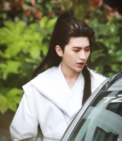 《奔跑吧9》全员古装，蔡徐坤帅气，看到baby，貂蝉本蝉