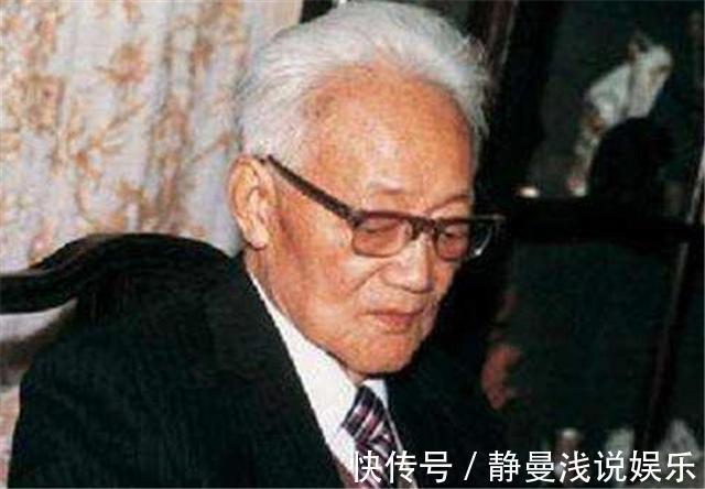 怀念萧珊$巴金与妻子恋爱8年，将其骨灰放在枕边30年，晚年感叹长寿是折磨