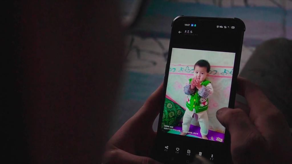 “90后”爸爸的隔屏“表白”