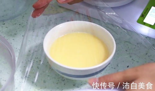 蒸鸡蛋羹时，不要再放温水了，加“它”鸡蛋如布丁嫩滑，入口即化