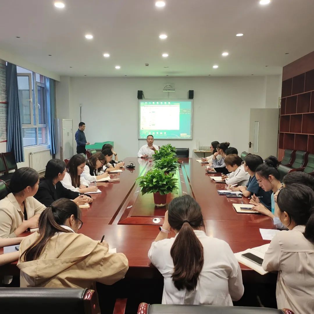 班主任|“培训促成长，优秀到卓越”——华山小学开展系列教师培训活动