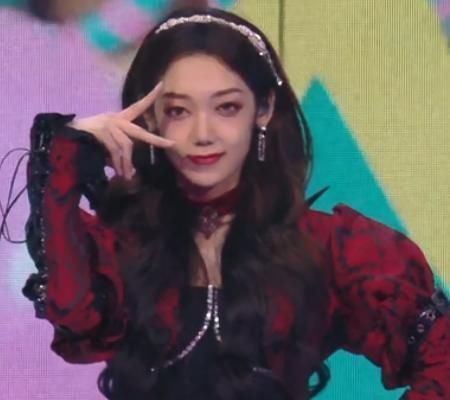 硬糖年夜飯舞臺，大家都穿蓬蓬裙，卻不告訴希林，結(jié)果有點無語