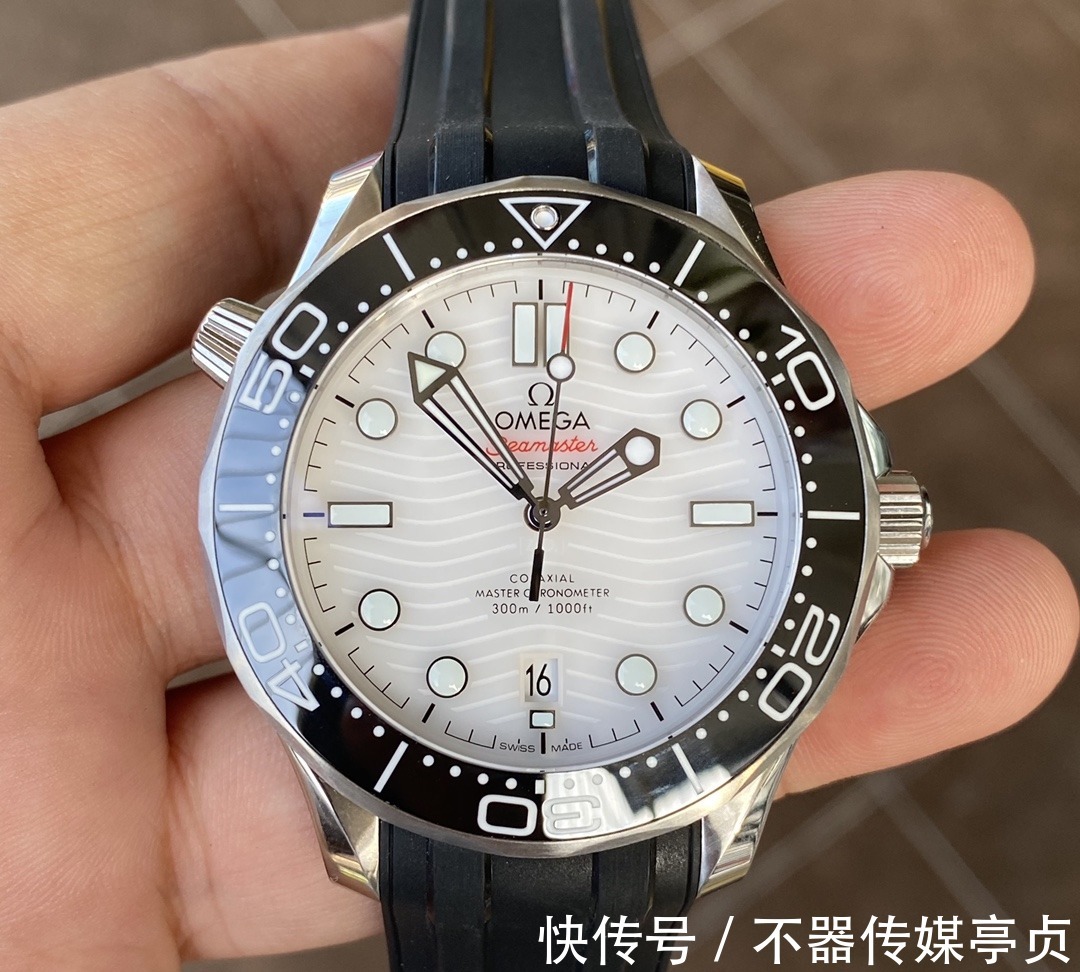 性能|溢价买表是在交智商税?不如选一样的性能,劳力士VS欧米茄