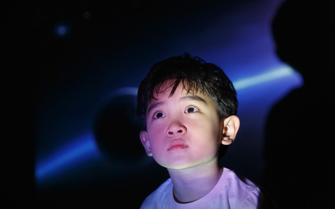 看电视|真以为孩子那么喜欢看电视?换个角度看,孩子真的很“可怜”