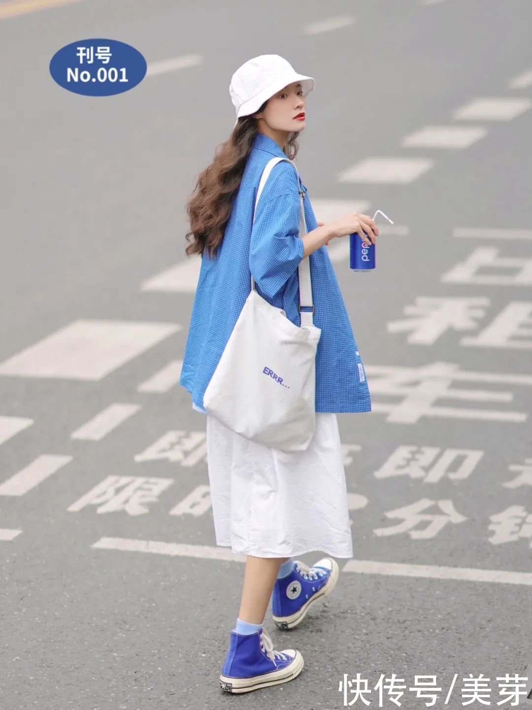 克莱因蓝|“克莱因蓝”太太太火了！这么穿才显白