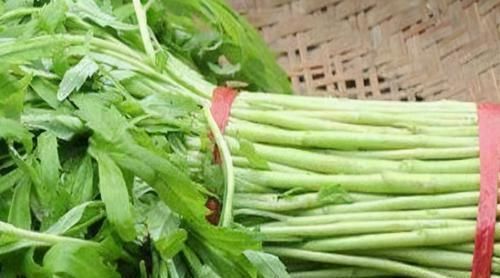  皮肤|人到中年，常吃三种食物，滋肾补虚，补血美容，养护皮肤