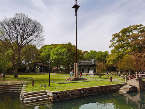 太湖深处的明月湾古村，西山岛最有名的古村，一处画一样的村落