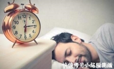 中老年人|中老年人每天睡多长久合适?长寿的人都这样做
