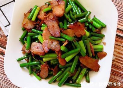 入味|炒腊肉时,不要切好就炒,学会多做3步,腊肉鲜香入味,口感特好